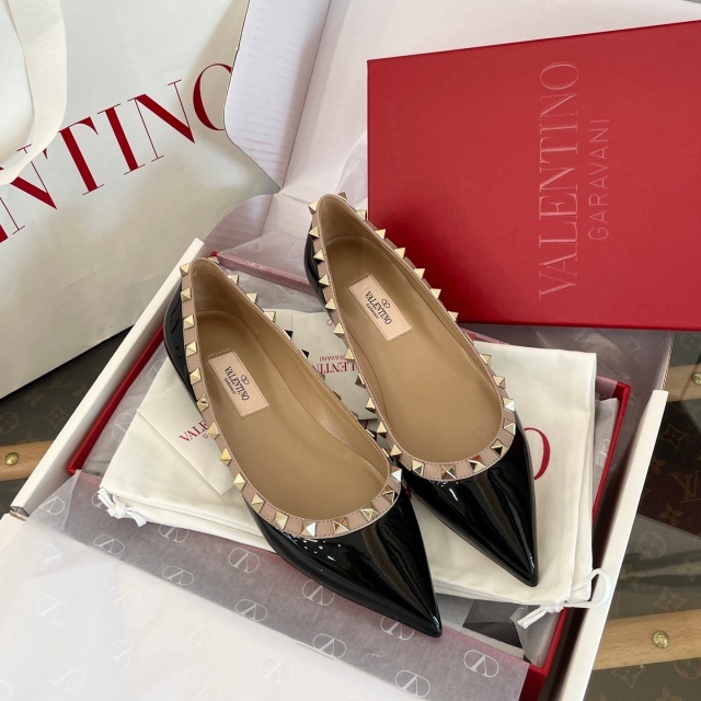 Pointed Toe Rockstud Ballet shoes
