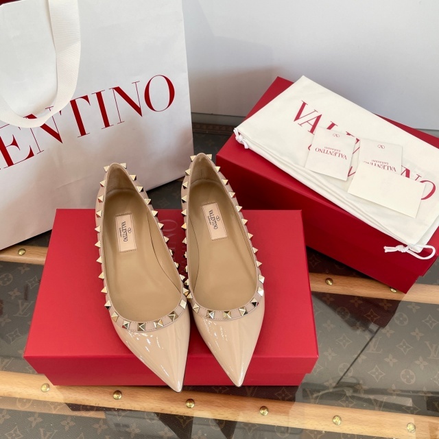 Pointed Toe Rockstud Ballet shoes