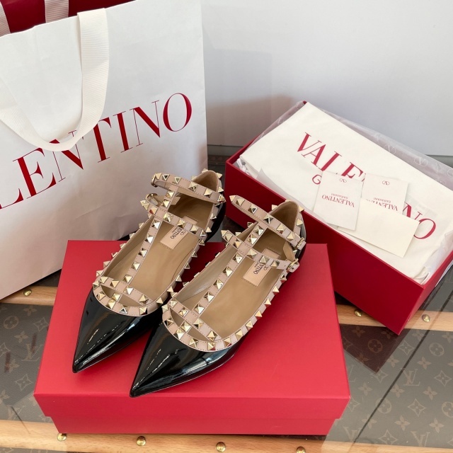 Pointed Toe Rockstud Flat shoes