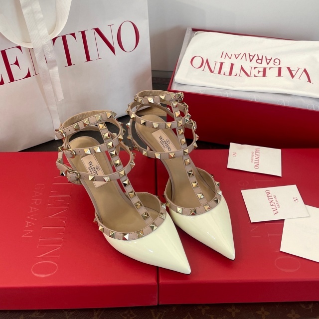 Pointed Toe Rockstud High Heeled Sandals