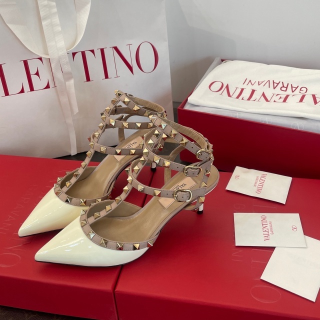 Pointed Toe Rockstud High Heeled Sandals
