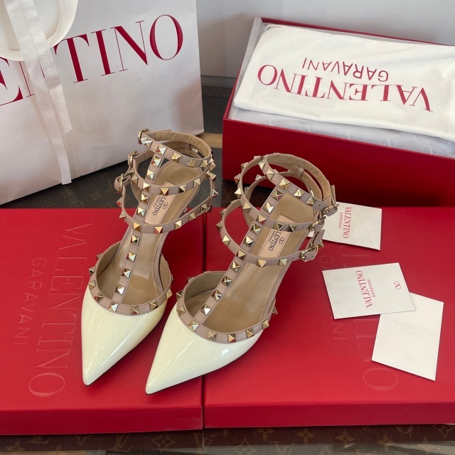 Pointed Toe Rockstud High Heeled Sandals