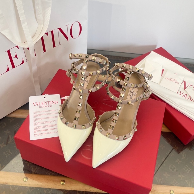 Pointed Toe Rockstud High Heeled Sandals