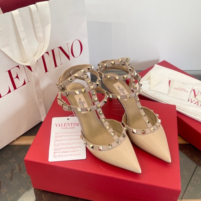 Pointed Toe Rockstud High Heeled Sandals