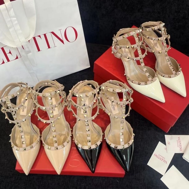 Pointed Toe Rockstud High Heeled Sandals