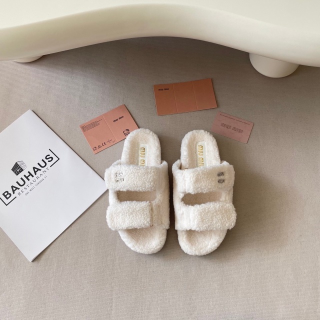 Winter Fashion Hollow Out Furry Slides
