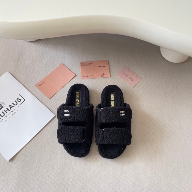 Winter Fashion Hollow Out Furry Slides