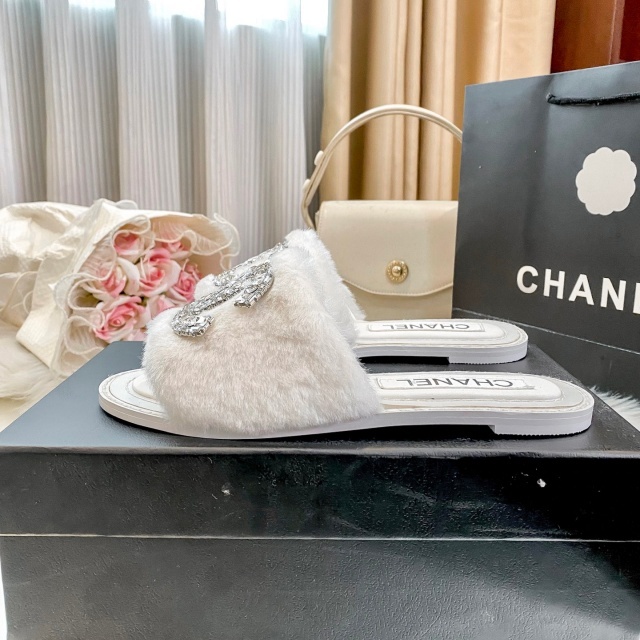 Luxury Fashion Diamond Furry Slides