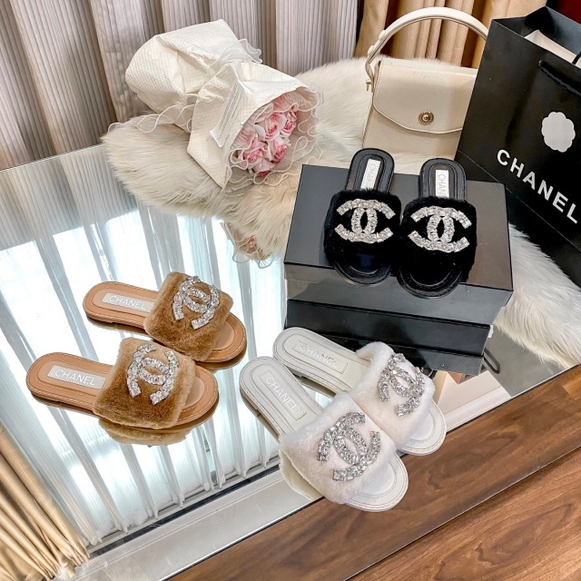 Luxury Fashion Diamond Furry Slides