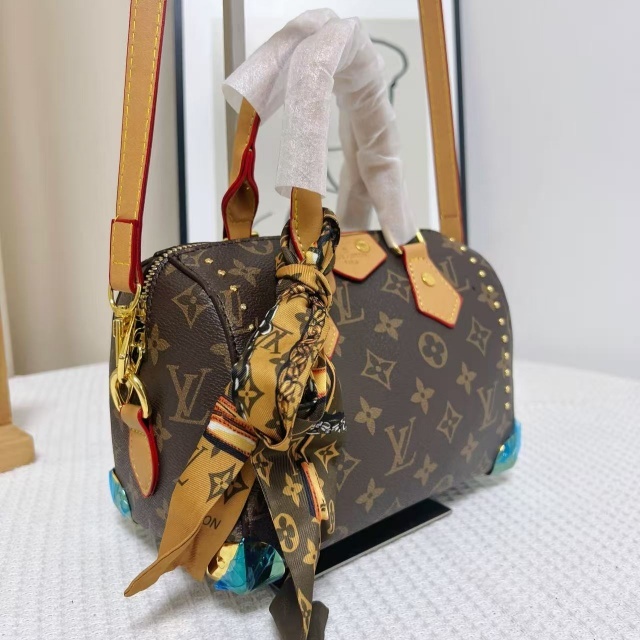 Fashion Rivets Female Crossbody Handbags