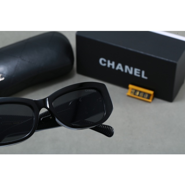Luxury Fashion Full Frame Vintage Style Glasses
