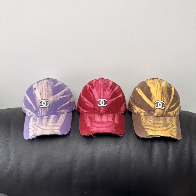 Gradient Ripped Unisex Baseball Caps