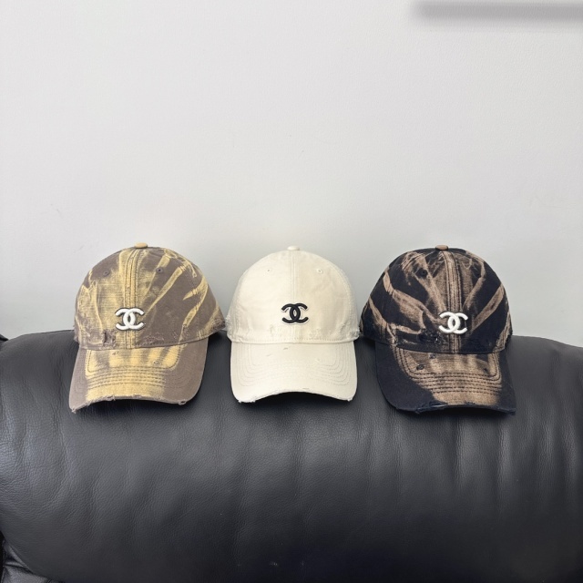 Gradient Ripped Unisex Baseball Caps