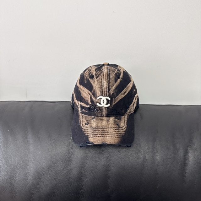 Gradient Ripped Unisex Baseball Caps