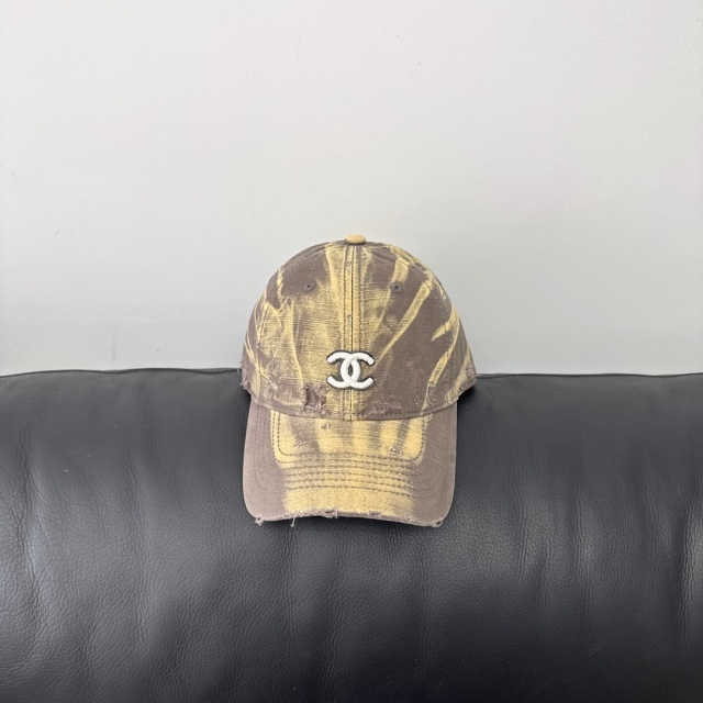 Gradient Ripped Unisex Baseball Caps