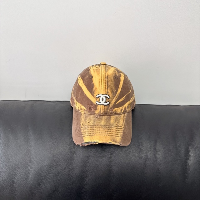 Gradient Ripped Unisex Baseball Caps