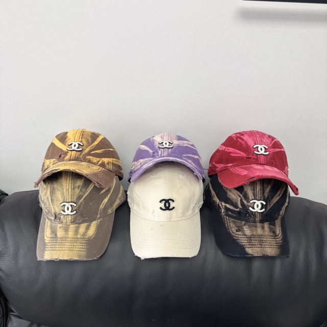 Gradient Ripped Unisex Baseball Caps