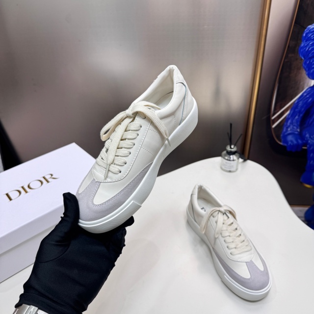 Luxury Fashion Lace-Up Unisex Sneakers