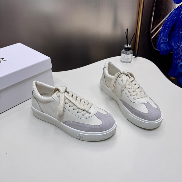 Luxury Fashion Lace-Up Unisex Sneakers