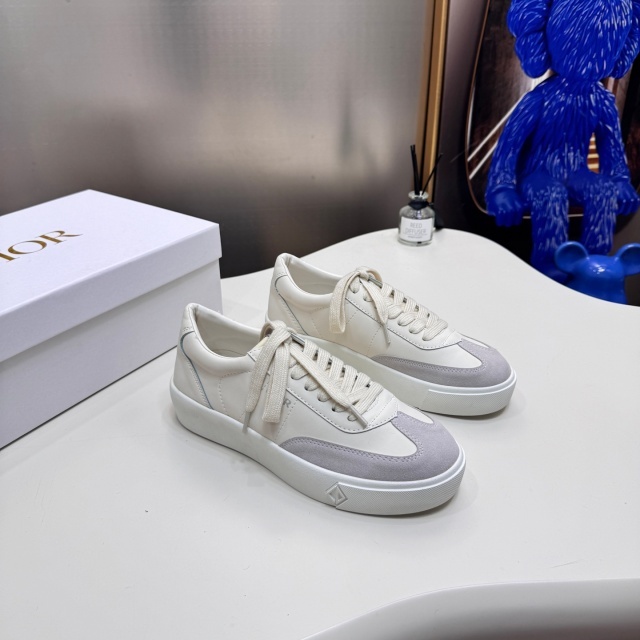 Luxury Fashion Lace-Up Unisex Sneakers