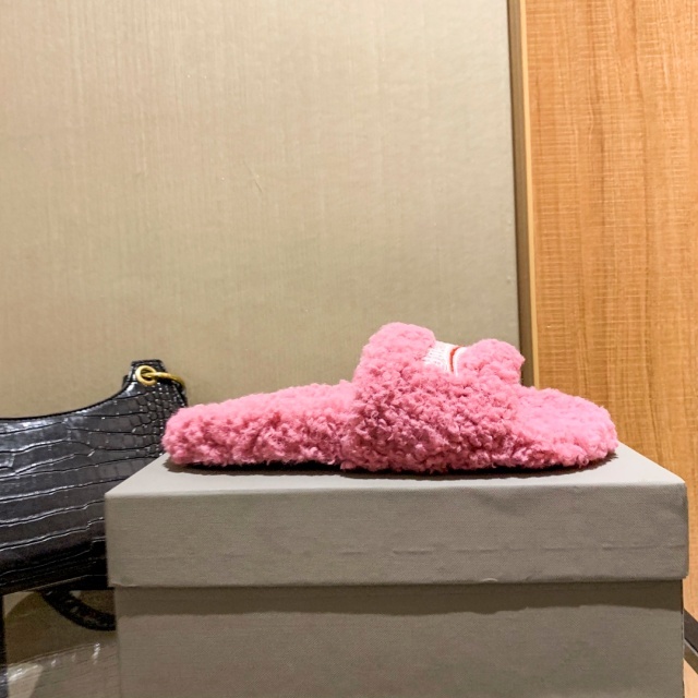 Winter Fashion Unisex Furry Slides
