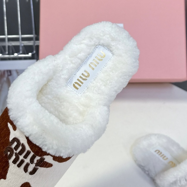 Fashion Design Women Furry Shoes