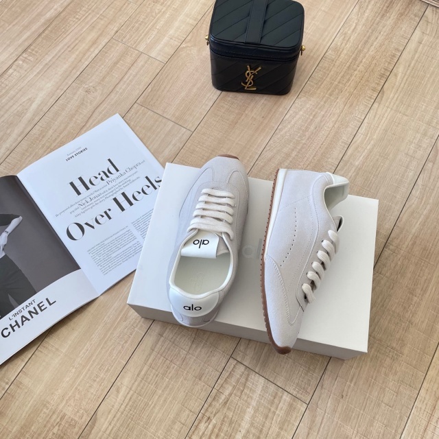 Fashion Lace-Up Lover's Sneakers