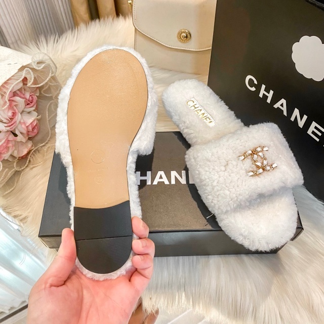 Fashion Winter Women Furry Slides