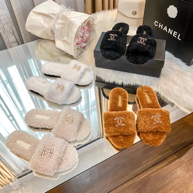 Fashion Winter Women Furry Slides