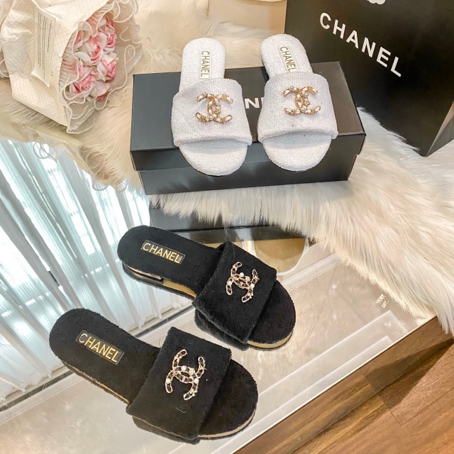 Luxury Fashion Pearl Women Furry Slides