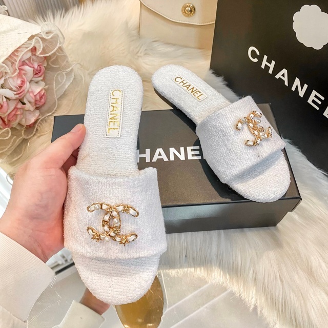 Luxury Fashion Pearl Women Furry Slides