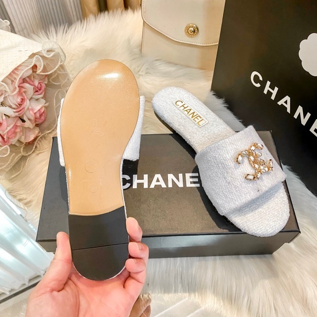 Luxury Fashion Pearl Women Furry Slides
