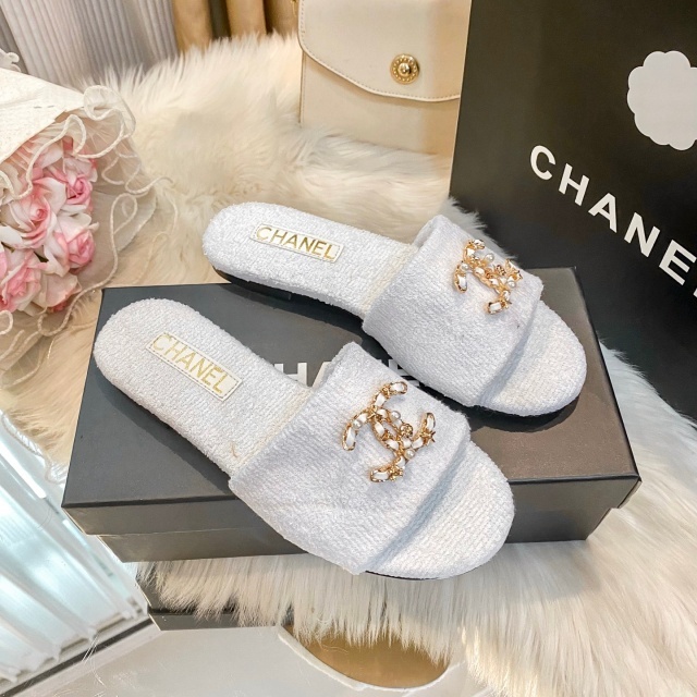 Luxury Fashion Pearl Women Furry Slides