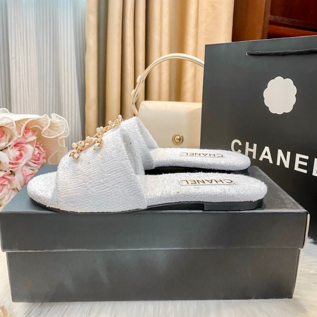 Luxury Fashion Pearl Women Furry Slides