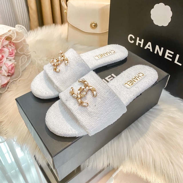 Luxury Fashion Pearl Women Furry Slides