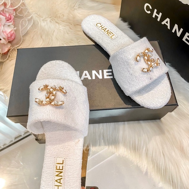 Luxury Fashion Pearl Women Furry Slides