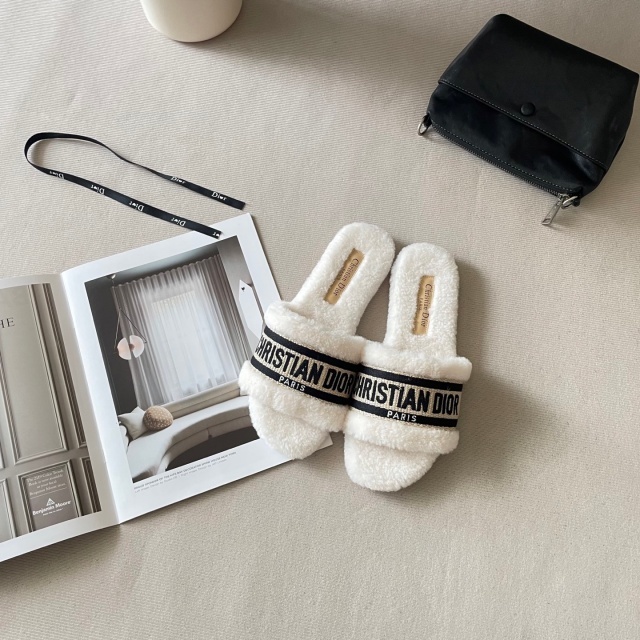 Fashion Classic Winter Furry Slides