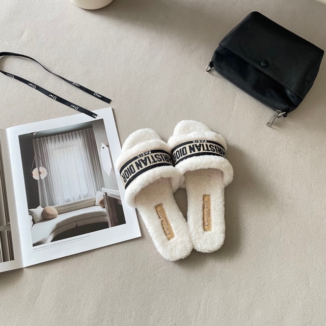 Fashion Classic Winter Furry Slides