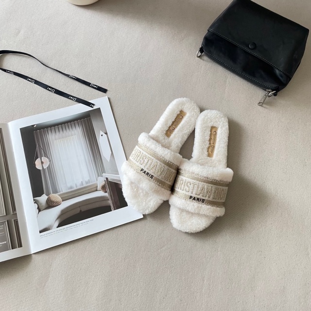 Fashion Classic Winter Furry Slides