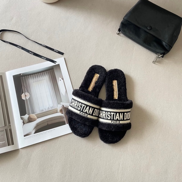Fashion Classic Winter Furry Slides