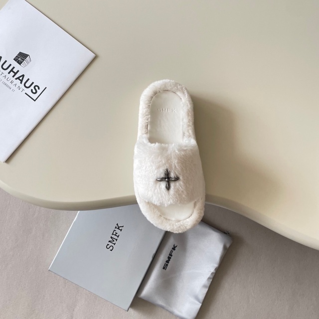 Luxury Fashion Winter Furry Slippers