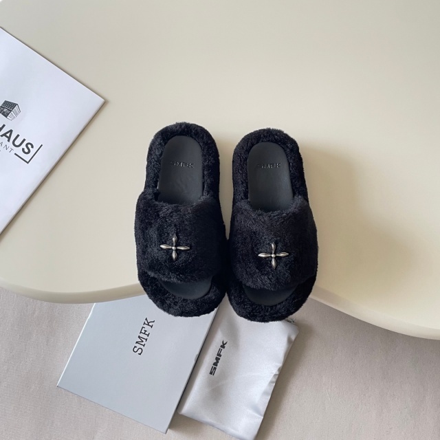 Luxury Fashion Winter Furry Slippers