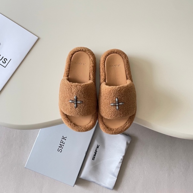 Luxury Fashion Winter Furry Slippers