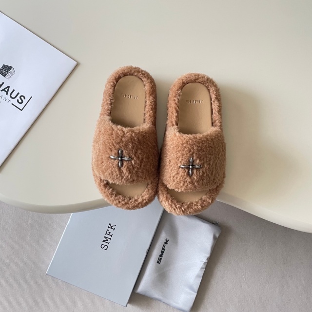 Luxury Fashion Winter Furry Slippers