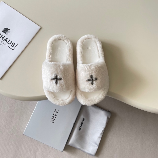 Luxury Fashion Winter Furry Slippers
