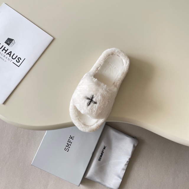 Luxury Fashion Winter Furry Slippers