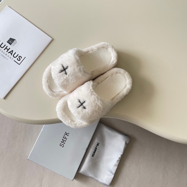 Luxury Fashion Winter Furry Slippers