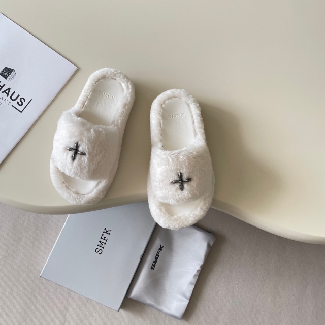 Luxury Fashion Winter Furry Slippers