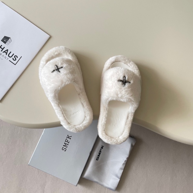 Luxury Fashion Winter Furry Slippers