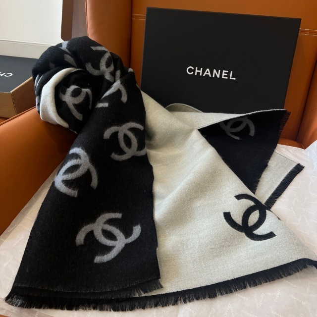 Fashion Big Logo Printed Classic Scarf